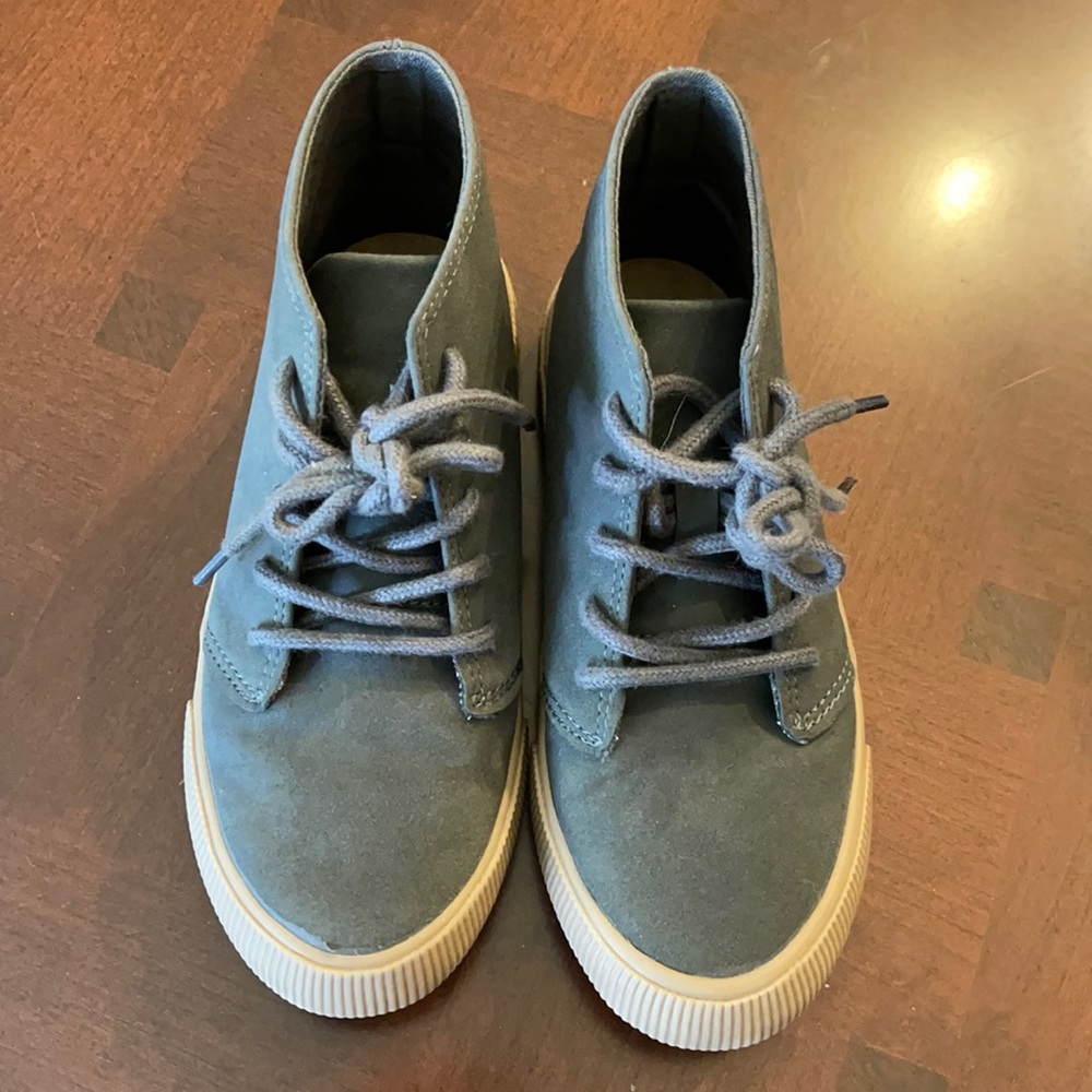 Cat & Jack grey boys boots